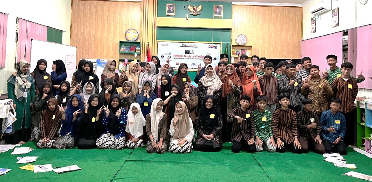 Nuansa Gagrak Jawa Warnai Sesi Kedua Bimbingan Remaja Usia Sekolah di MTsN 9 Bantul
